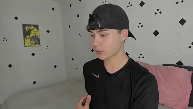 crushnier1 online show from September 17, 2025, 5:59 pm