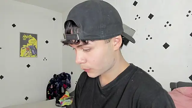 crushnier1 online show from October 7, 2025, 6:20 pm