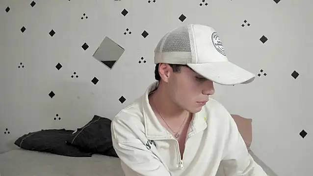 crushnier1 online show from October 23, 2025, 5:55 pm