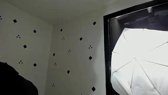 crushnier1 online show from October 8, 2025, 6:08 pm