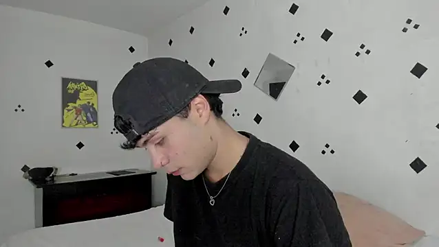 crushnier1 online show from October 28, 2025, 5:56 pm