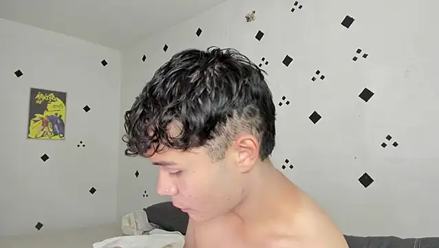 crushnier1 online show from October 3, 2025, 5:25 pm