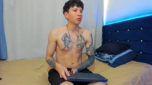 Snapshot of Tatiiana_n_Damiian chatting on October 20, 2025, 9:48 pm Tatiiana n Damiian online show from October 20, 2025, 9:48 pm