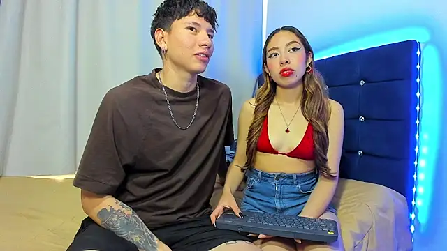 Snapshot of Tatiiana_n_Damiian chatting on October 17, 2025, 9:49 pm Tatiiana n Damiian online show from October 17, 2025, 9:49 pm