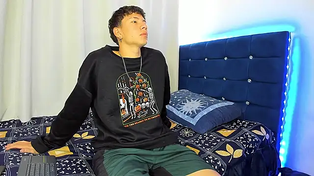 Snapshot of Tatiiana_n_Damiian chatting on September 21, 2025, 2:00 pm Tatiiana n Damiian online show from September 21, 2025, 2:00 pm