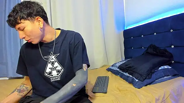 Snapshot of Tatiiana_n_Damiian chatting on October 18, 2025, 10:34 pm Tatiiana n Damiian online show from October 18, 2025, 10:34 pm