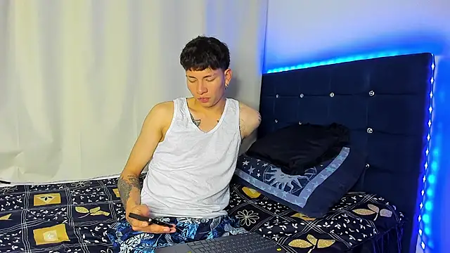 Snapshot of Tatiiana_n_Damiian chatting on September 29, 2025, 10:15 pm Tatiiana n Damiian online show from September 29, 2025, 10:15 pm