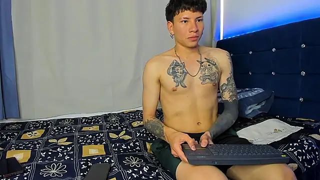 Snapshot of Tatiiana_n_Damiian chatting on September 24, 2025, 9:32 pm Tatiiana n Damiian online show from September 24, 2025, 9:32 pm