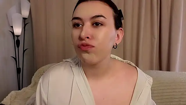 LilianBuskey online show from September 14, 2025, 11:10 am