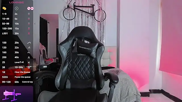 Snapshot of Scarlett21__ chatting on October 15, 2025, 6:05 pm Scarlett21 online show from October 15, 2025, 6:05 pm