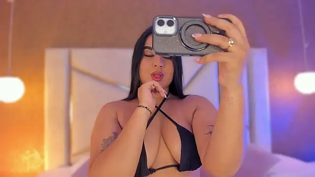 Snapshot of Caro_Suarez chatting on September 24, 2025, 12:00 pm Caro Suarez online show from September 24, 2025, 12:00 pm