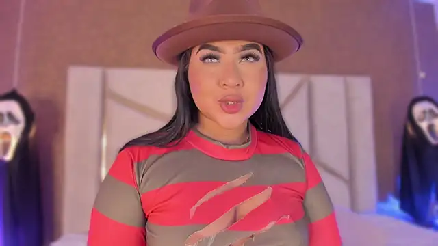 Snapshot of Caro_Suarez chatting on October 31, 2025, 12:35 pm Caro Suarez online show from October 31, 2025, 12:35 pm