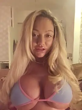 Snapshot of misstitmouseofficial chatting on September 19, 2025, 7:29 pm misstitmouseofficial online show from September 19, 2025, 7:29 pm