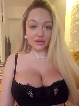 Snapshot of misstitmouseofficial chatting on October 19, 2025, 1:58 pm misstitmouseofficial online show from October 19, 2025, 1:58 pm