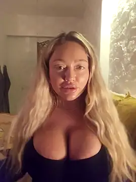 Snapshot of misstitmouseofficial chatting on October 3, 2025, 8:43 pm misstitmouseofficial online show from October 3, 2025, 8:43 pm