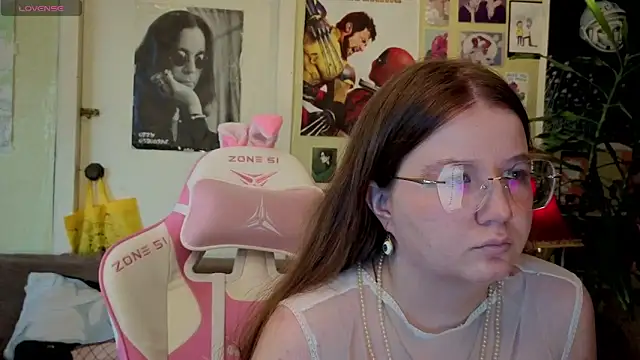 Snapshot of Sienna-Cow chatting on October 10, 2025, 11:44 am Sienna-Cow online show from October 10, 2025, 11:44 am