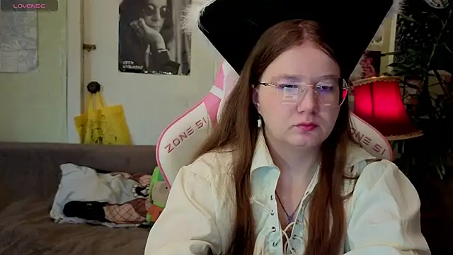 Snapshot of Sienna-Cow chatting on October 8, 2025, 11:34 am Sienna-Cow online show from October 8, 2025, 11:34 am