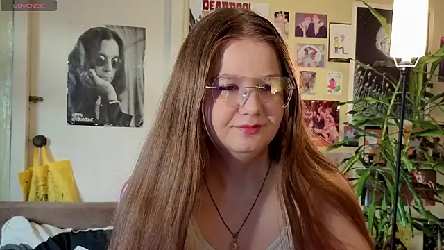 Snapshot of Sienna-Cow chatting on October 18, 2025, 12:18 pm Sienna-Cow online show from October 18, 2025, 12:18 pm