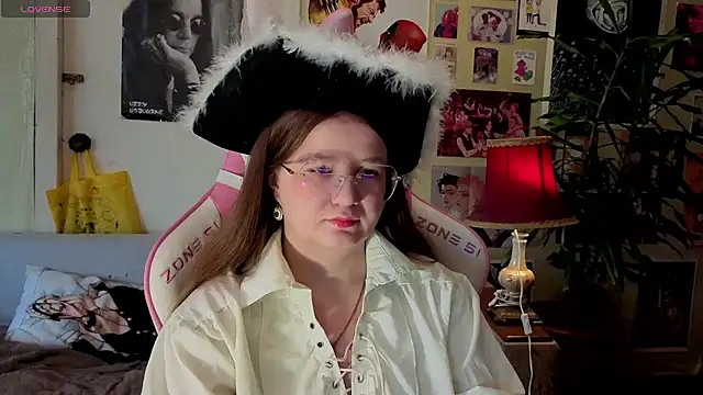 Snapshot of Sienna-Cow chatting on October 2, 2025, 11:46 am Sienna-Cow online show from October 2, 2025, 11:46 am