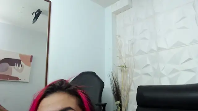 Snapshot of sara_dias chatting on October 24, 2025, 9:03 pm sara dias online show from October 24, 2025, 9:03 pm