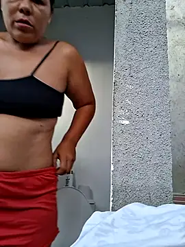 hotmom33 online show from October 17, 2025, 10:50 am