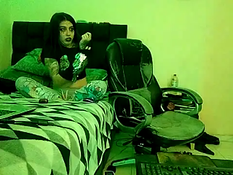 saenzjulieta1 online show from October 29, 2025, 1:04 am