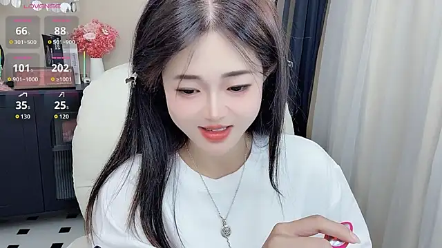 Snapshot of CeeKie chatting on July 28, 2026, 1:43 pm CeeKie online show from July 28, 2026, 1:43 pm