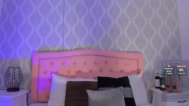 Snapshot of OnlyGia chatting on October 3, 2025, 8:43 pm OnlyGia online show from October 3, 2025, 8:43 pm