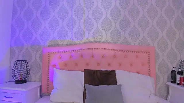 Snapshot of OnlyGia chatting on September 28, 2025, 7:43 pm OnlyGia online show from September 28, 2025, 7:43 pm