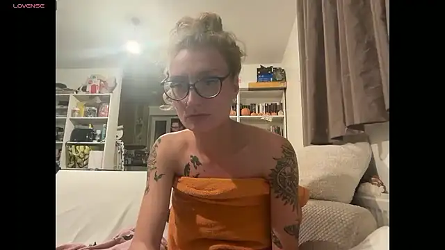 harleyblair online show from October 16, 2025, 10:29 pm