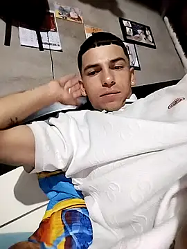 Snapshot of Tussi-amor chatting on September 21, 2025, 7:13 am Tussi-amor online show from September 21, 2025, 7:13 am