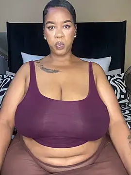 THICKBUNNYCHICKxxx online show from October 4, 2025, 8:32 pm