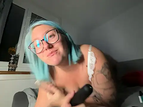 Snapshot of lablonde2025 chatting on September 30, 2025, 7:42 pm lablonde2025 online show from September 30, 2025, 7:42 pm