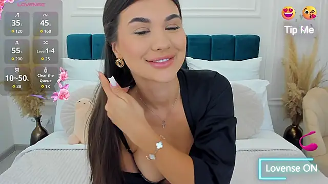 MonCarla online show from October 22, 2025, 5:40 am