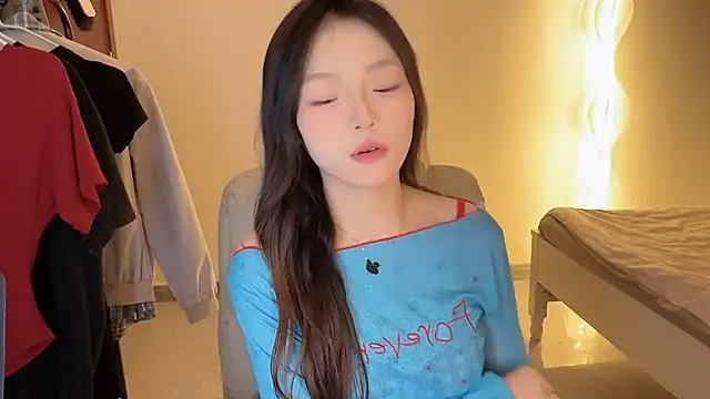 Snapshot of Robin-o3 chatting on September 19, 2025, 12:42 pm Robin-o3 online show from September 19, 2025, 12:42 pm