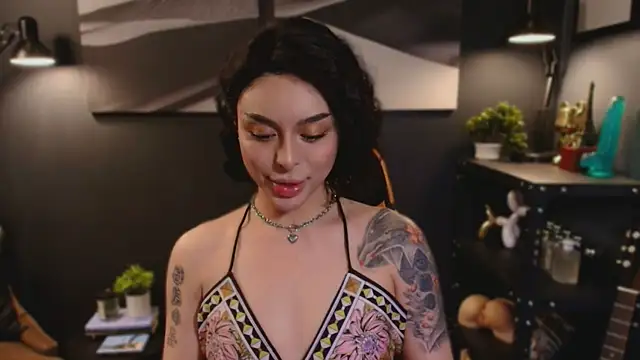 Snapshot of LUNACOCKSLAYER chatting on October 11, 2025, 1:50 am LUNACOCKSLAYER online show from October 11, 2025, 1:50 am