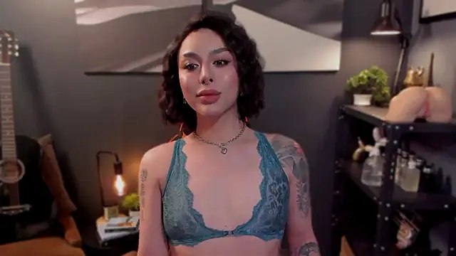 Snapshot of LUNACOCKSLAYER chatting on October 5, 2025, 1:29 am LUNACOCKSLAYER online show from October 5, 2025, 1:29 am