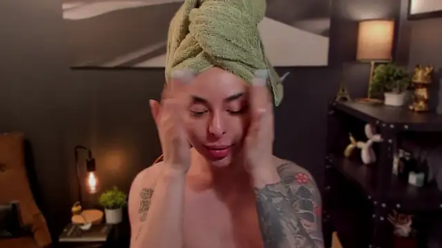 Snapshot of LUNACOCKSLAYER chatting on September 25, 2025, 8:48 pm LUNACOCKSLAYER online show from September 25, 2025, 8:48 pm