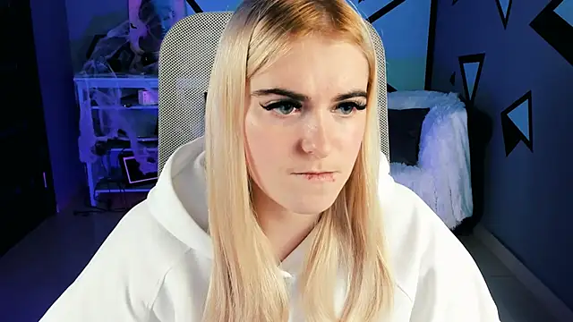 Snapshot of Stef_Nicks chatting on October 28, 2025, 9:08 am Stef Nicks online show from October 28, 2025, 9:08 am