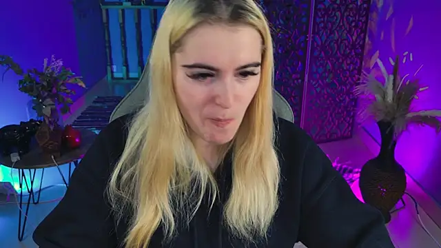 Snapshot of Stef_Nicks chatting on October 6, 2025, 6:25 am Stef Nicks online show from October 6, 2025, 6:25 am