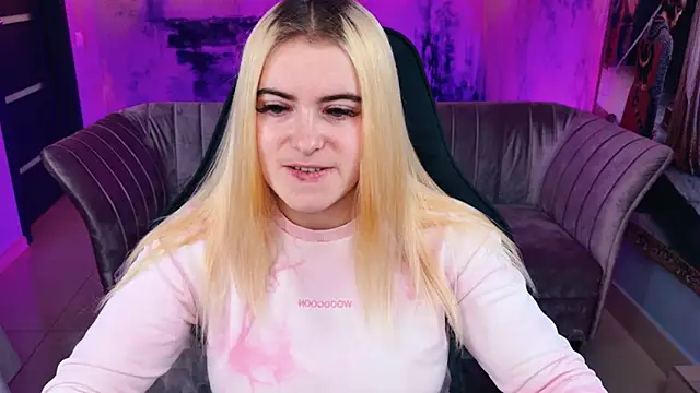 Snapshot of Stef_Nicks chatting on October 13, 2025, 9:11 am Stef Nicks online show from October 13, 2025, 9:11 am