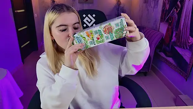 Snapshot of Stef_Nicks chatting on October 12, 2025, 5:31 am Stef Nicks online show from October 12, 2025, 5:31 am