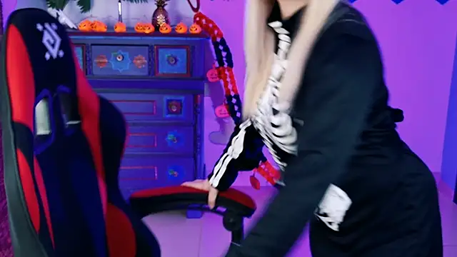 Snapshot of Stef_Nicks chatting on October 30, 2025, 9:07 am Stef Nicks online show from October 30, 2025, 9:07 am