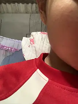 Snapshot of NhuFox chatting on September 24, 2025, 1:28 pm NhuFox online show from September 24, 2025, 1:28 pm