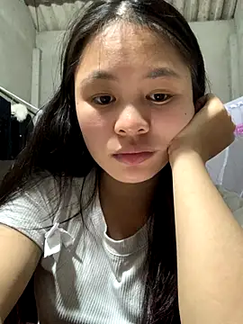 Snapshot of NhuFox chatting on October 10, 2025, 1:45 pm NhuFox online show from October 10, 2025, 1:45 pm