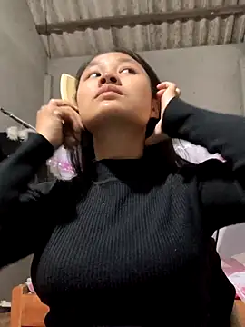 Snapshot of NhuFox chatting on November 3, 2025, 1:33 am NhuFox online show from November 3, 2025, 1:33 am