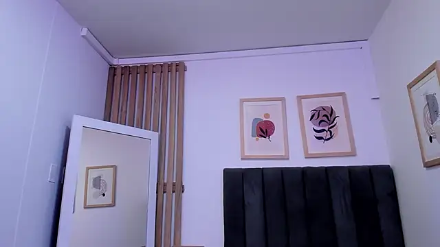 Snapshot of SuccubusDolly chatting on September 24, 2025, 8:26 pm SuccubusDolly online show from September 24, 2025, 8:26 pm