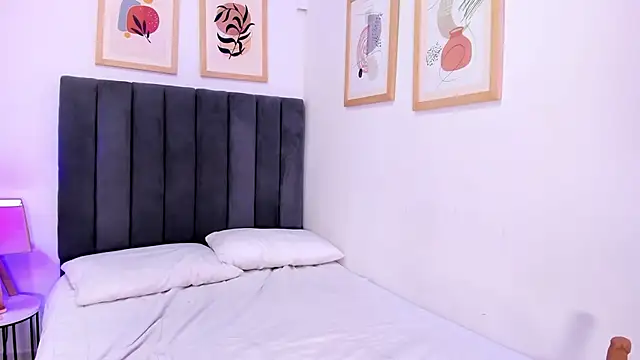 Snapshot of SuccubusDolly chatting on October 9, 2025, 8:09 pm SuccubusDolly online show from October 9, 2025, 8:09 pm