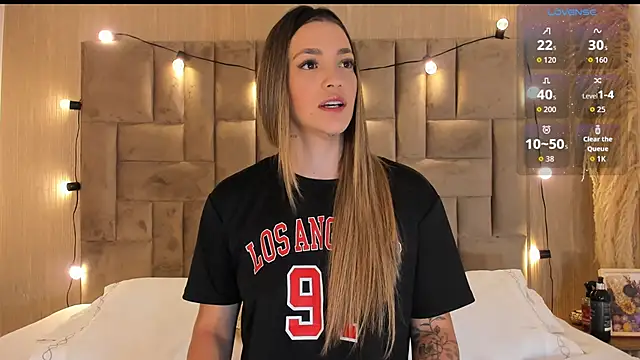 ClaradelMar online show from November 21, 2025, 10:25 am