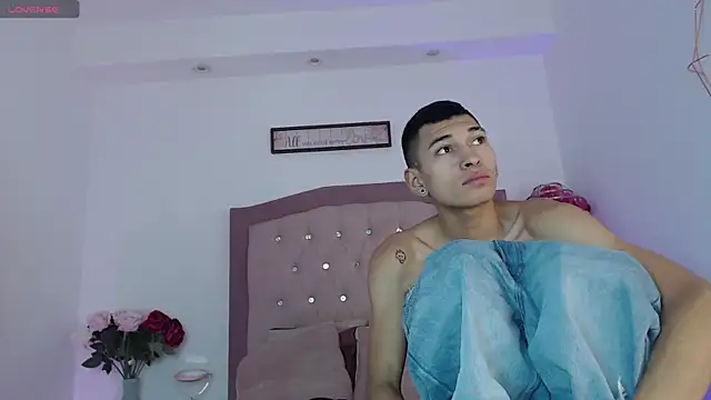 AmelieAndAce online show from September 23, 2025, 12:45 pm